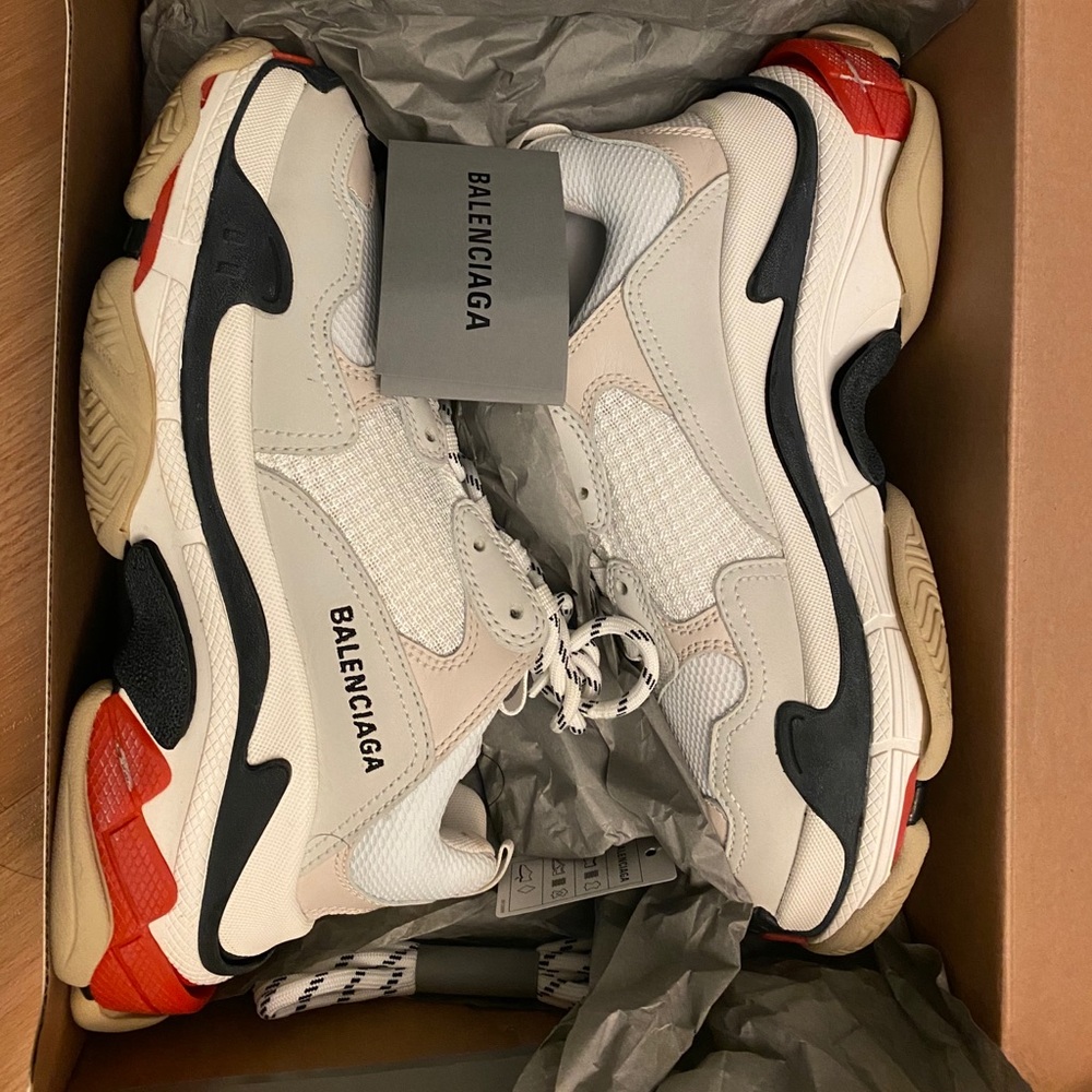 Authentic: Balenciaga Triple S Sneakers Tri Color